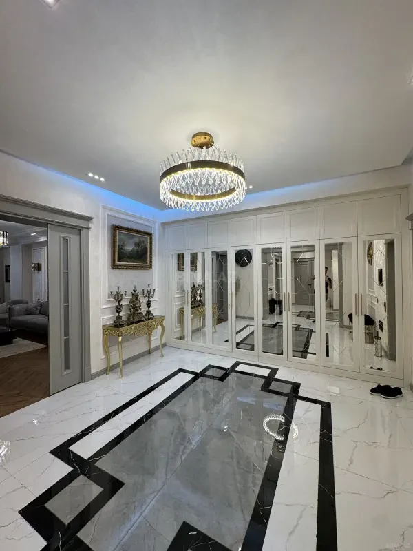 Satılır 4 otaqlı mənzil 215 m²
