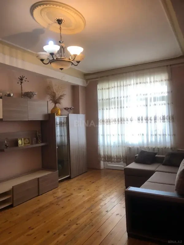 Kirayə verilir 2 otaqlı mənzil 60 m²