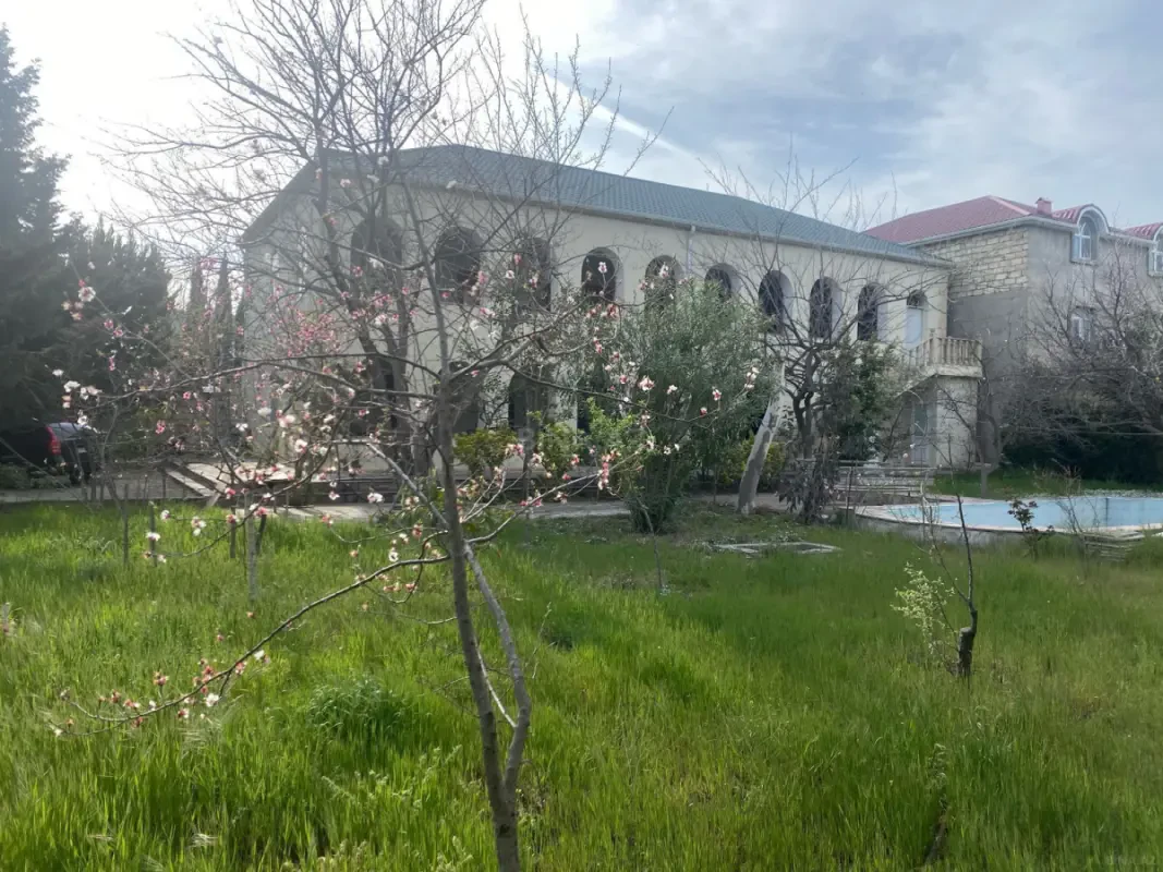 Satılır 6 otaqlı həyət evi 350 m²