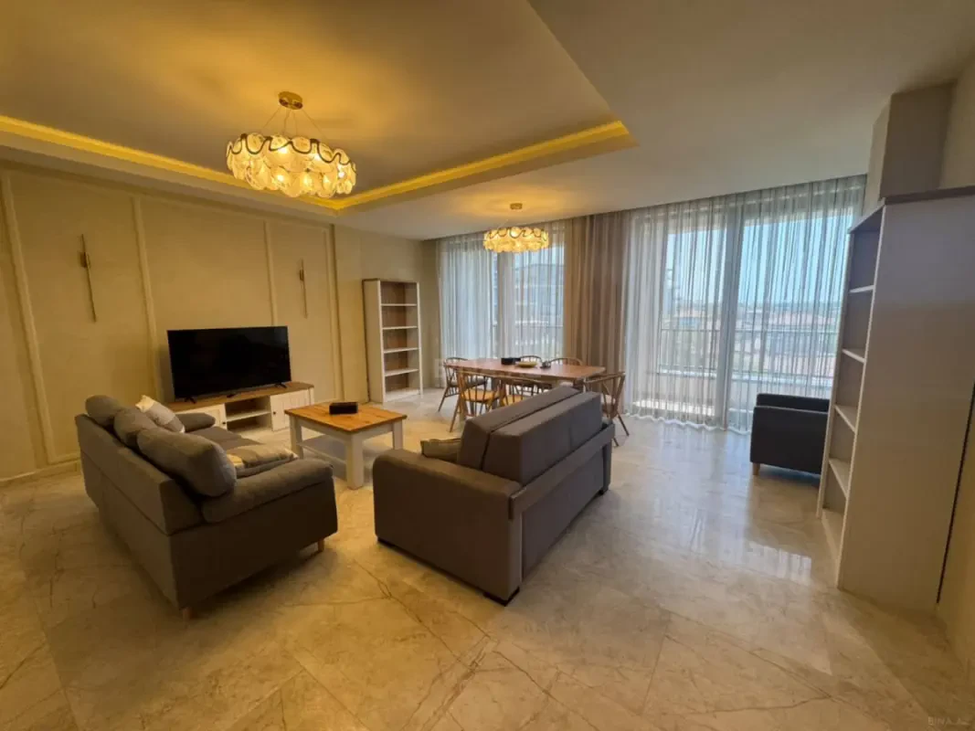 Satılır 3 otaqlı mənzil 132 m²