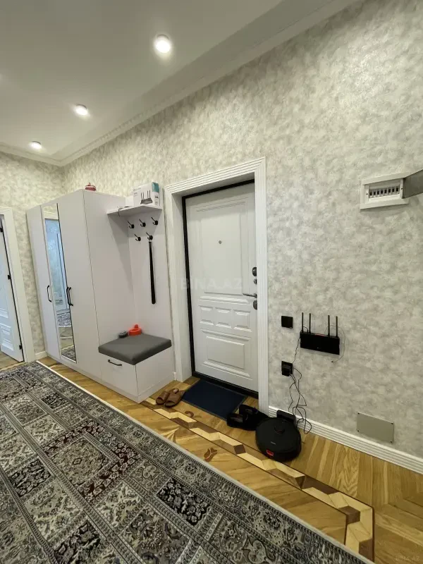 Satılır 2 otaqlı mənzil 81 m²