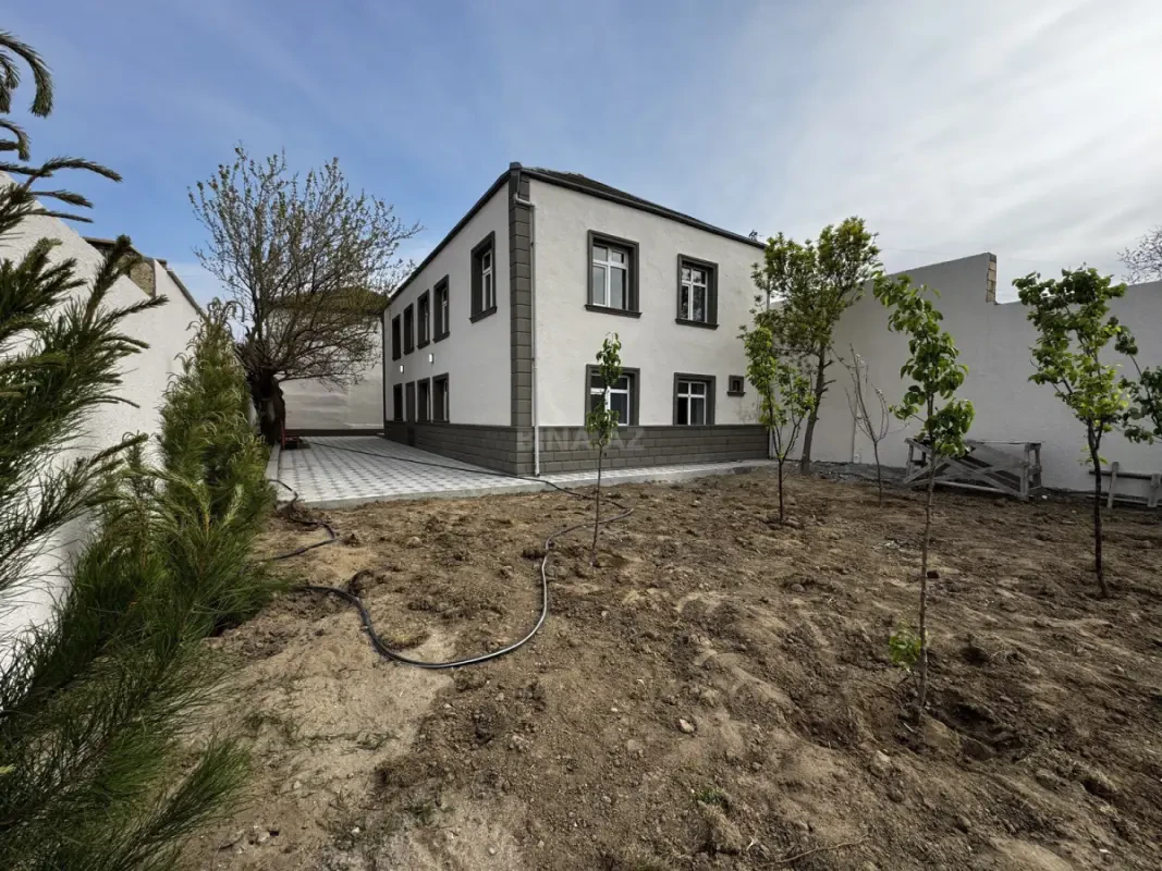 Satılır 4 otaqlı həyət evi 220 m²