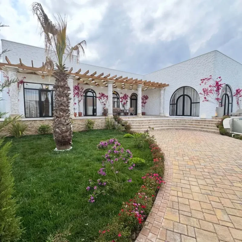 Satılır 4 otaqlı həyət evi 220 m²