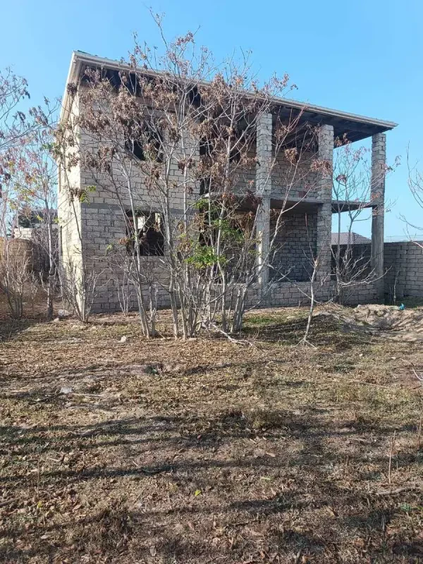Satılır 6 otaqlı həyət evi 200 m²