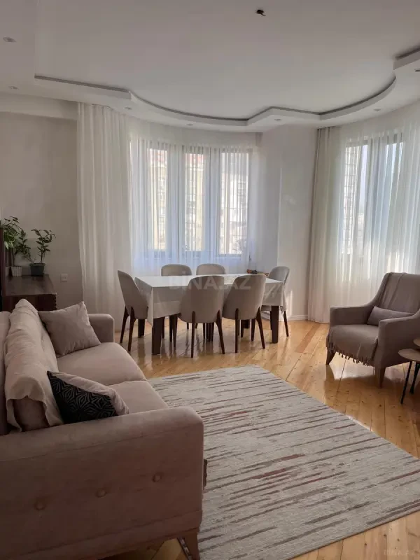 Satılır 3 otaqlı mənzil 133.2 m²