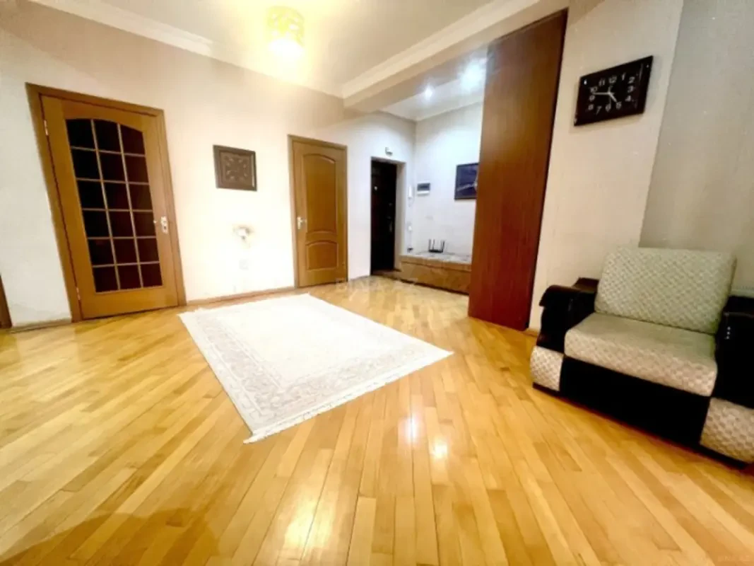 Satılır 3 otaqlı mənzil 128 m²