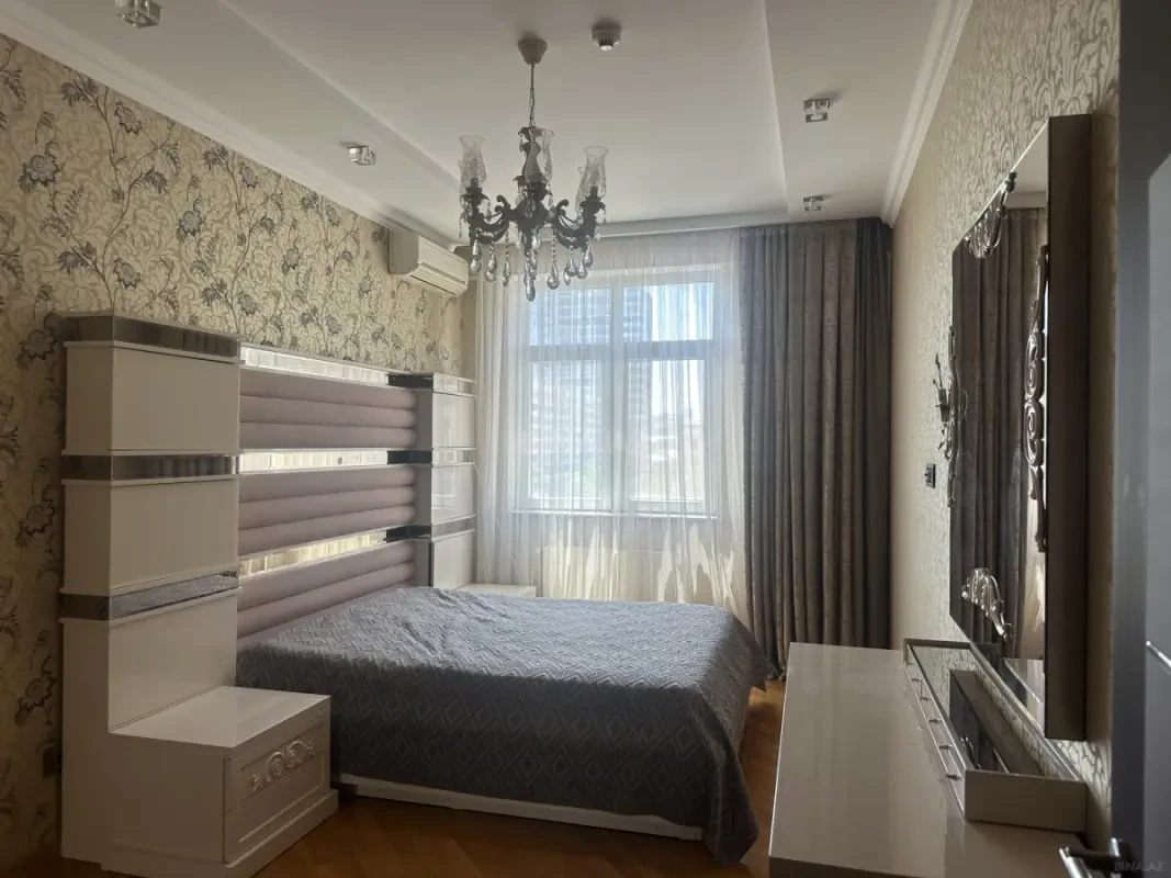 Satılır 3 otaqlı mənzil 138 m²