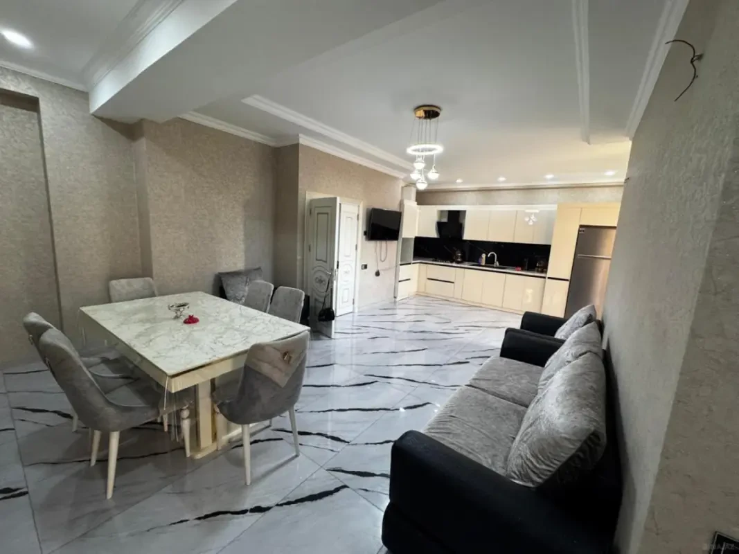 Kirayə verilir 4 otaqlı mənzil 140 m²