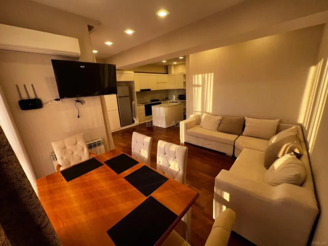 Kirayə verilir 4 otaqlı mənzil 197 m²