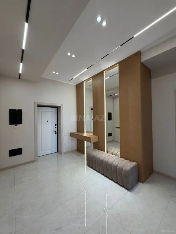 Satılır 4 otaqlı mənzil 216 m²