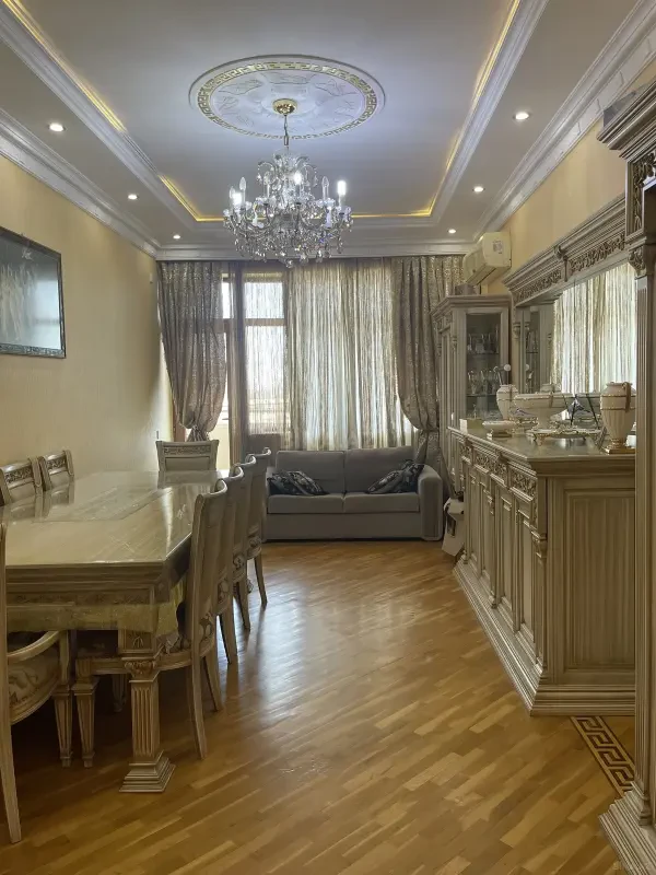 Satılır 2 otaqlı mənzil 98 m²