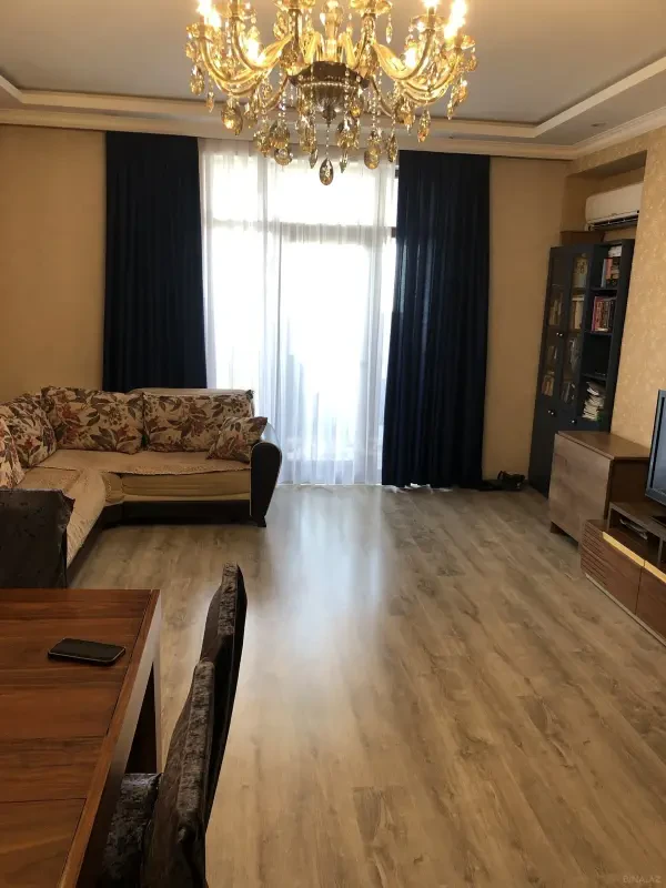 Satılır 2 otaqlı mənzil 88 m²