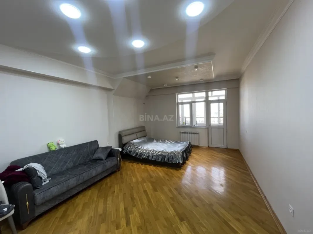 Satılır 3 otaqlı mənzil 110 m²
