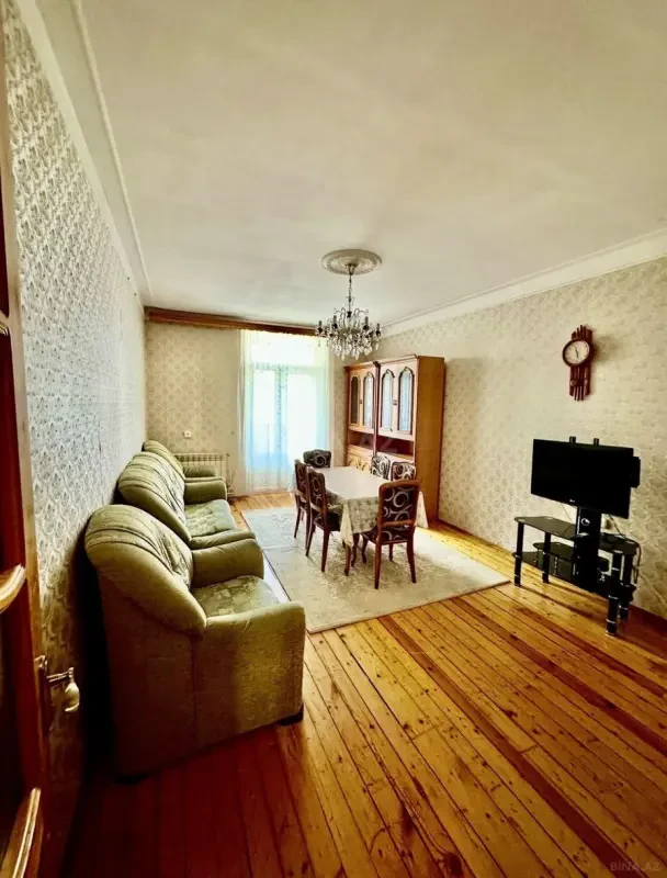 Kirayə verilir 2 otaqlı mənzil 70 m²