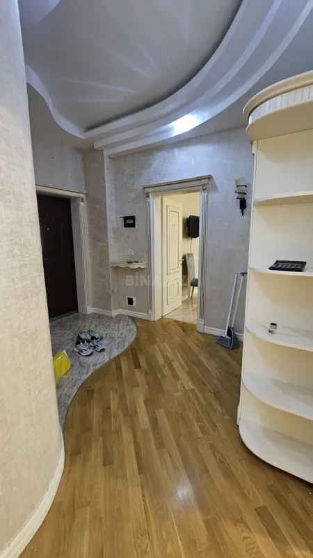 Satılır 3 otaqlı mənzil 117 m²
