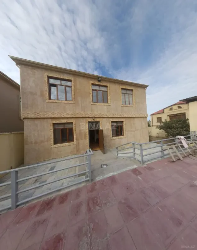 Satılır 8 otaqlı həyət evi 340 m²