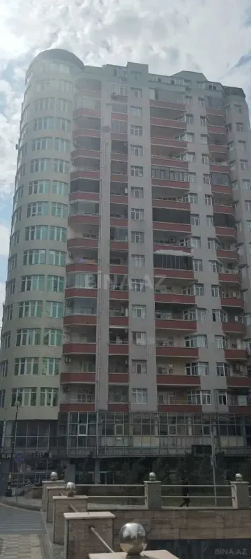 Satılır 3 otaqlı mənzil 125 m²