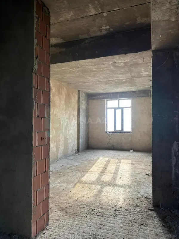 Satılır 4 otaqlı mənzil 147 m²