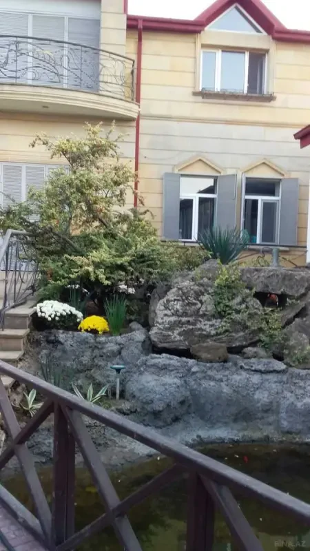 Kirayə verilir 9 otaqlı həyət evi 600 m²
