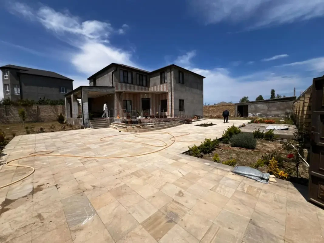 Kirayə verilir 6 otaqlı həyət evi 300 m²