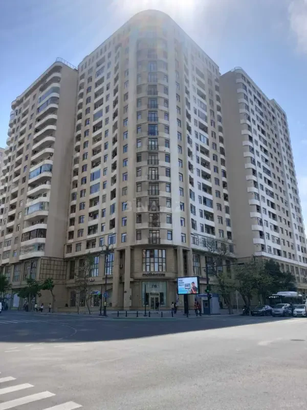 Satılır 3 otaqlı mənzil 95 m²