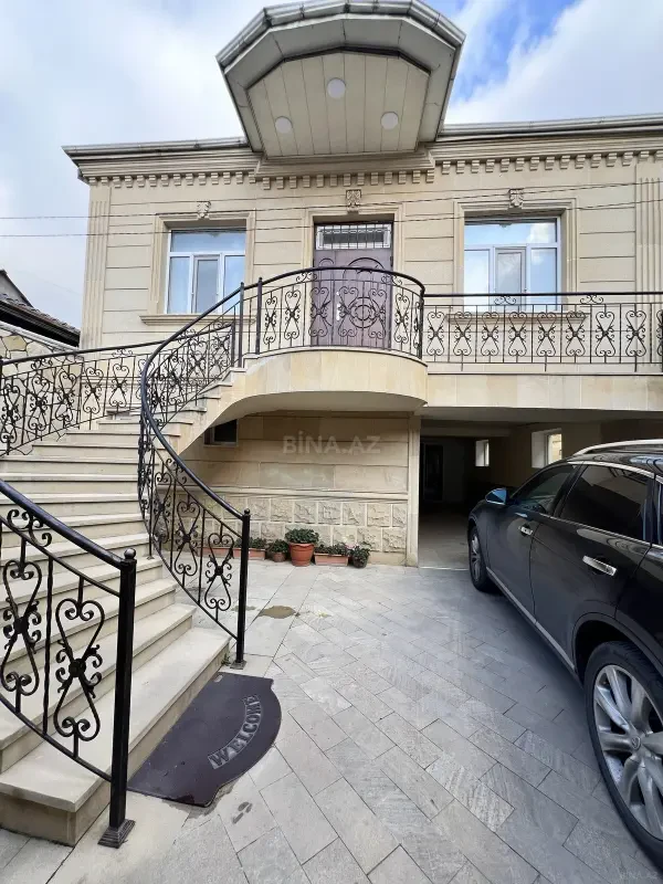 Satılır 7 otaqlı həyət evi 450 m²