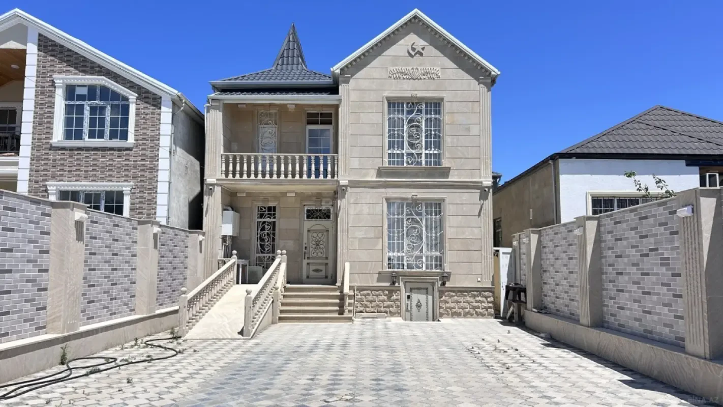 Satılır 5 otaqlı həyət evi 240 m²