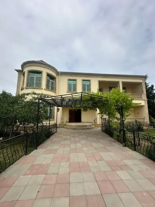 Kirayə verilir 9 otaqlı həyət evi 400 m²