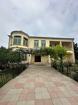 Kirayə verilir 9 otaqlı həyət evi 400 m² — Xaçmaz 9 otaq 400.00 m²