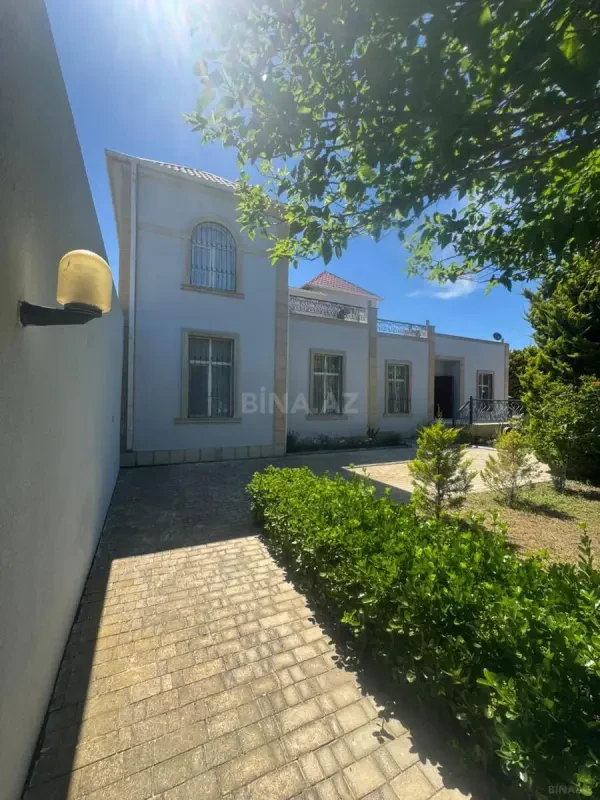Satılır 8 otaqlı həyət evi 251 m²