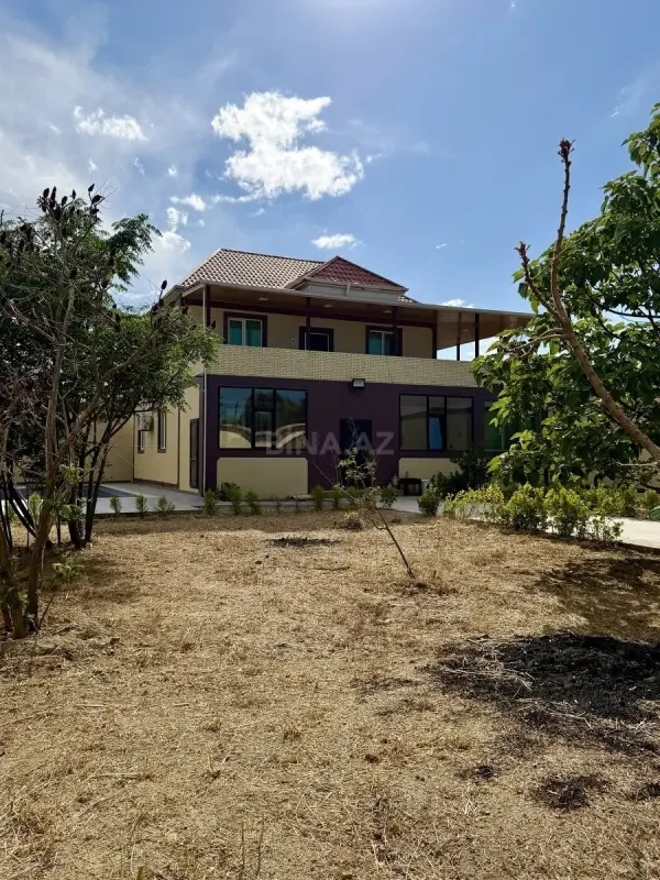 Satılır 6 otaqlı həyət evi 235 m²