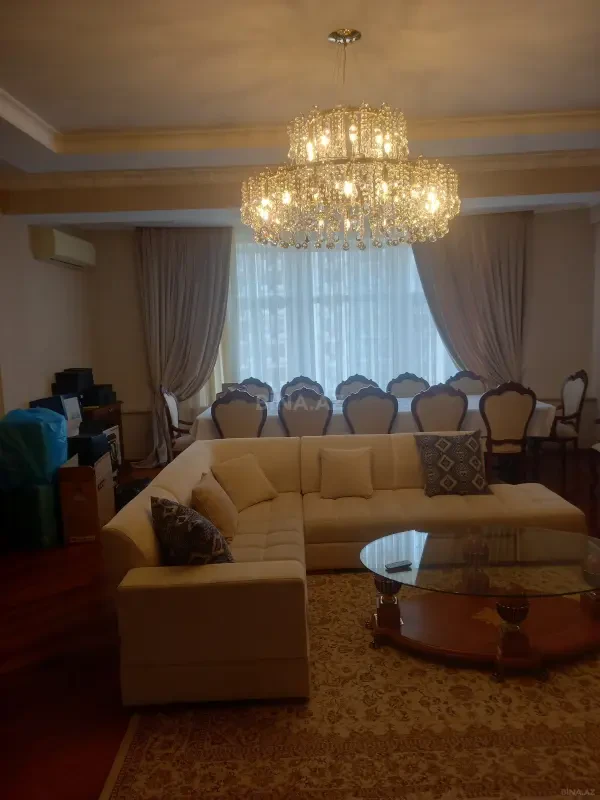 Kirayə verilir 4 otaqlı mənzil 225 m²