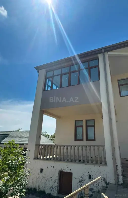 Satılır 6 otaqlı həyət evi 240 m²