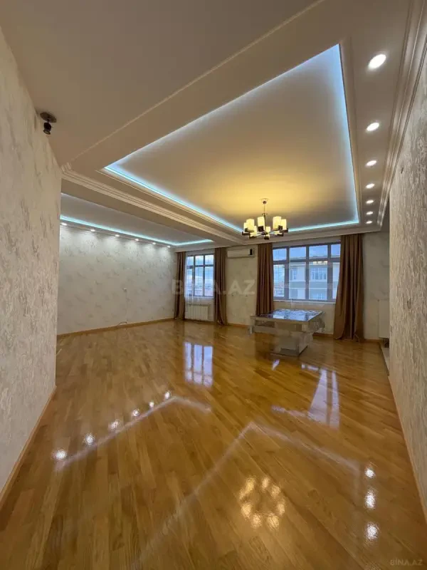 Satılır 3 otaqlı mənzil 118 m²