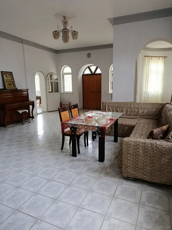 Kirayə verilir 7 otaqlı həyət evi 400 m²