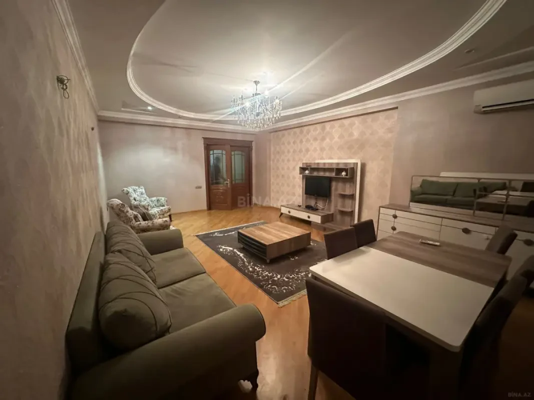 Satılır 4 otaqlı mənzil 181 m²