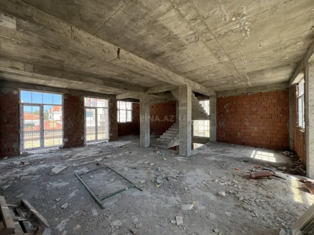 Satılır 6 otaqlı həyət evi 400 m²