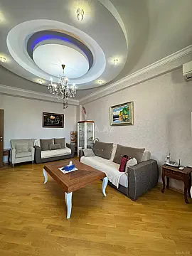 Satılır 3 otaqlı mənzil 135 m² — Bakı, İnşaatçılar 3 otaq 135.00 m²