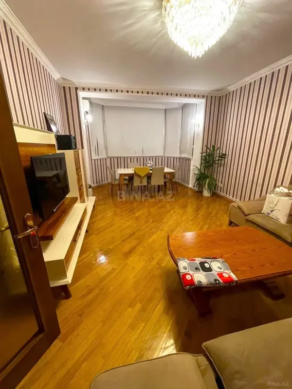 Satılır 3 otaqlı mənzil 130 m²