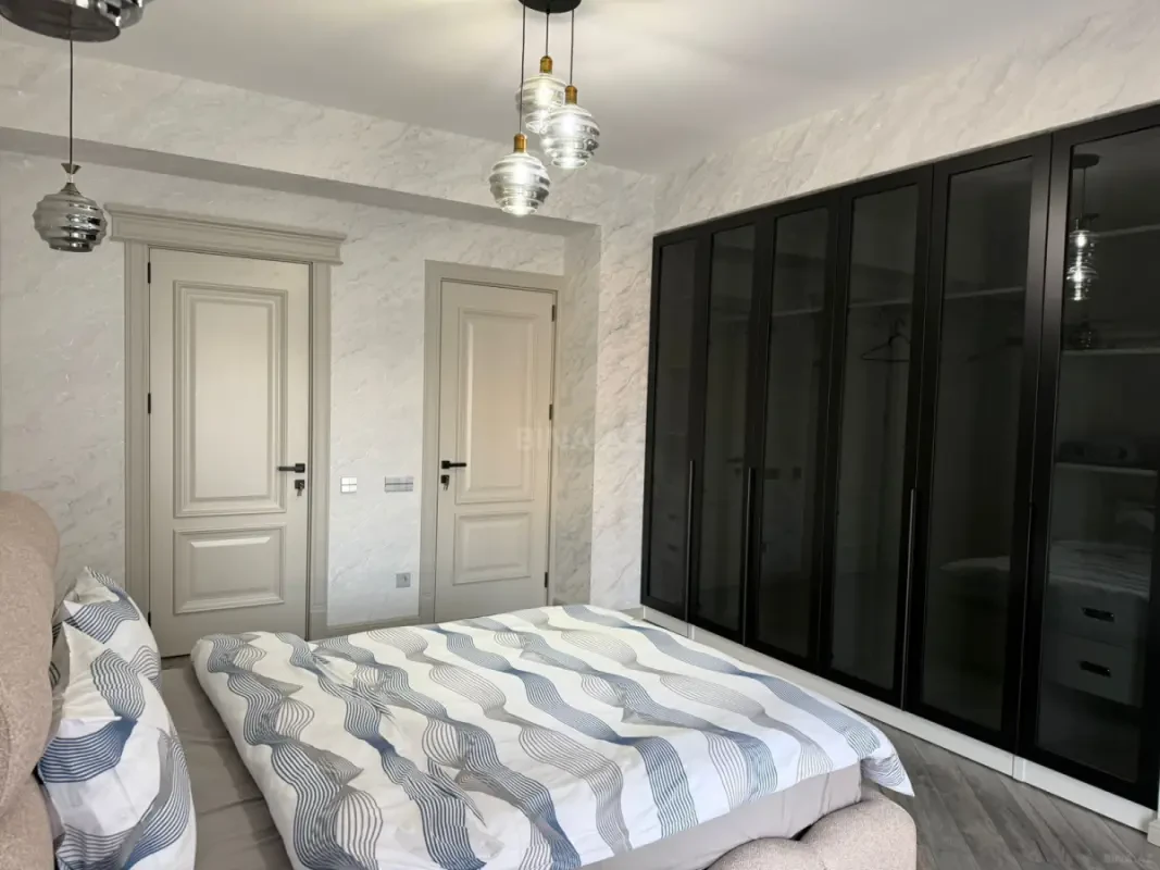 Kirayə verilir 3 otaqlı mənzil 131 m²