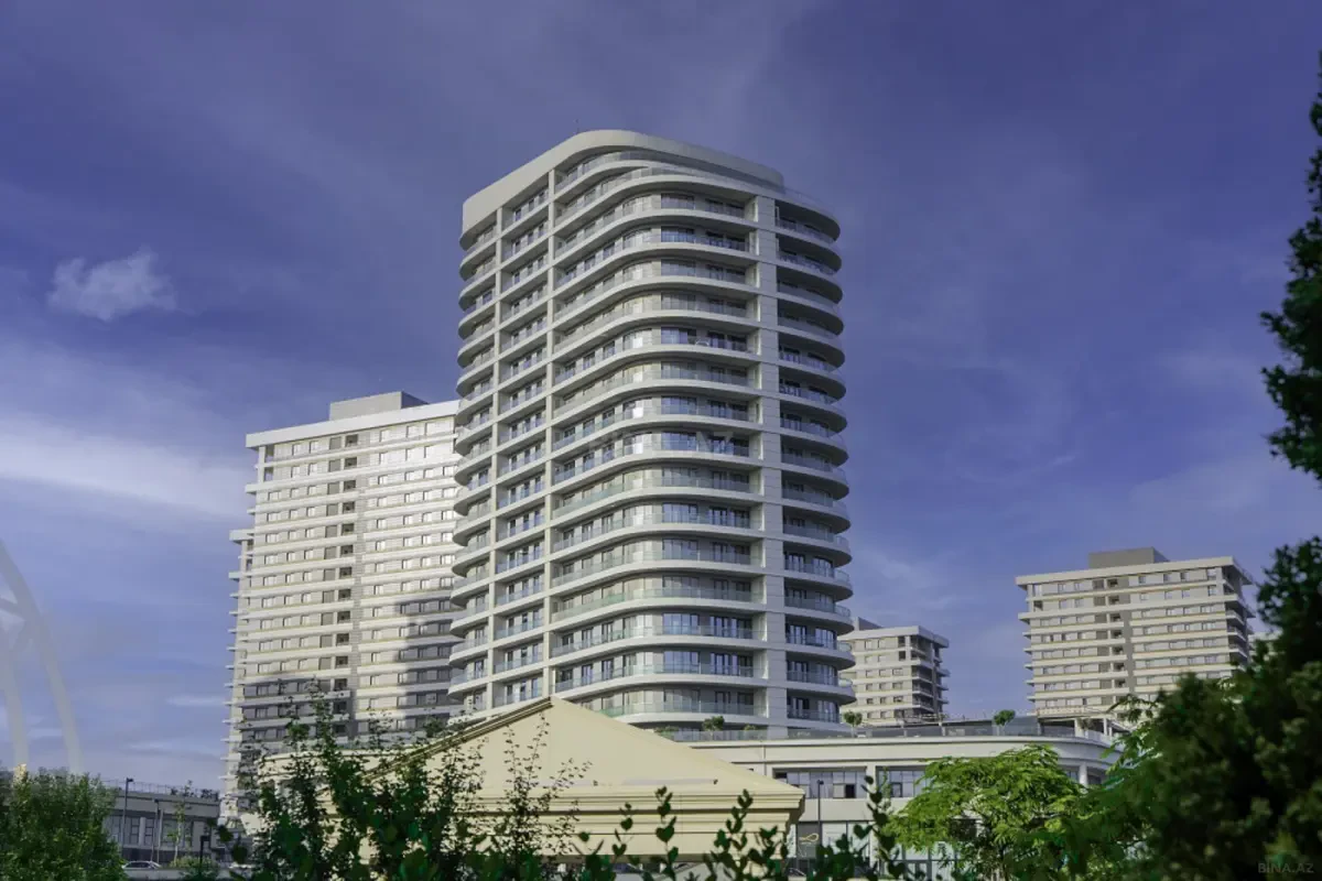 Satılır 4 otaqlı mənzil 220 m²
