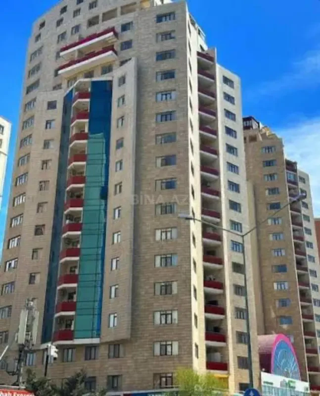 Satılır 3 otaqlı mənzil 148 m²