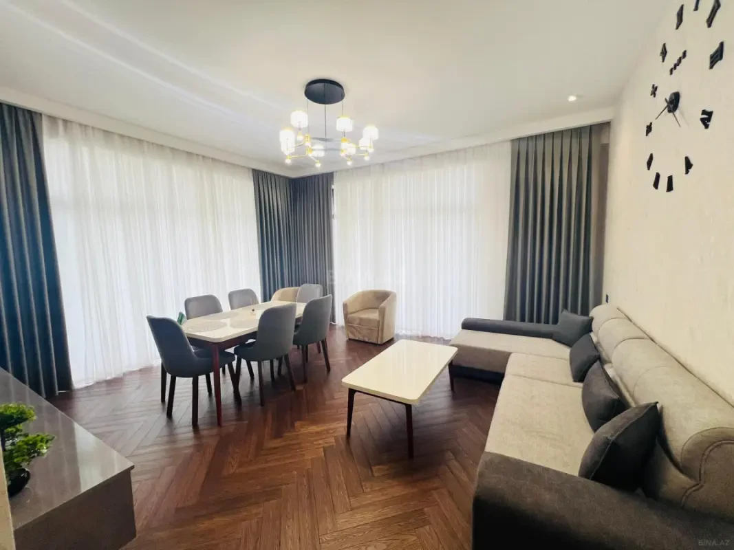 Kirayə verilir 5 otaqlı mənzil 220 m²