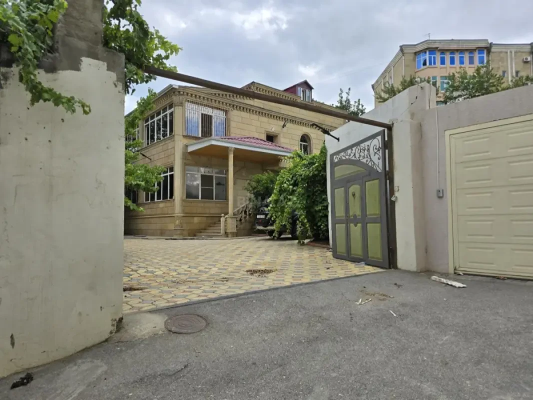 Kirayə verilir 7 otaqlı həyət evi 275 m²