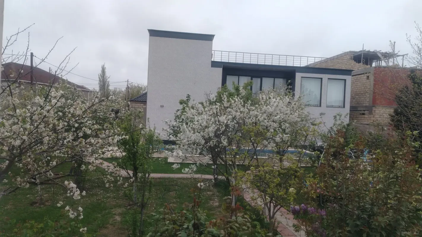 Kirayə verilir 6 otaqlı həyət evi 350 m²