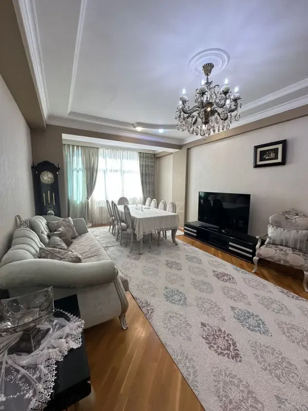 Satılır 5 otaqlı mənzil 175 m²