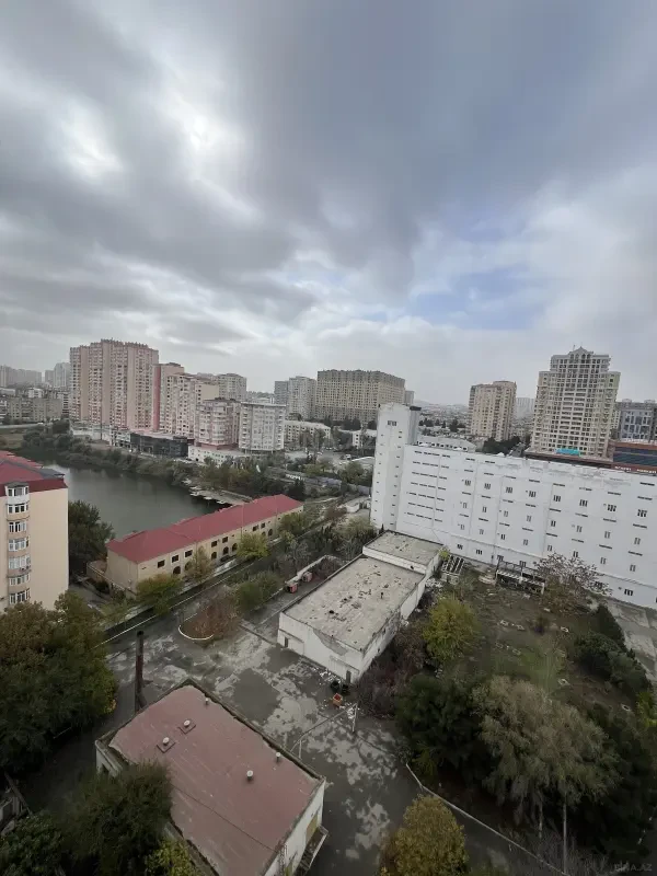 Satılır 3 otaqlı mənzil 110 m²