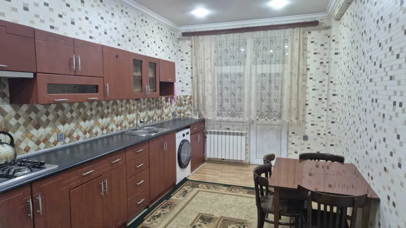 Kirayə verilir 2 otaqlı mənzil 68 m²