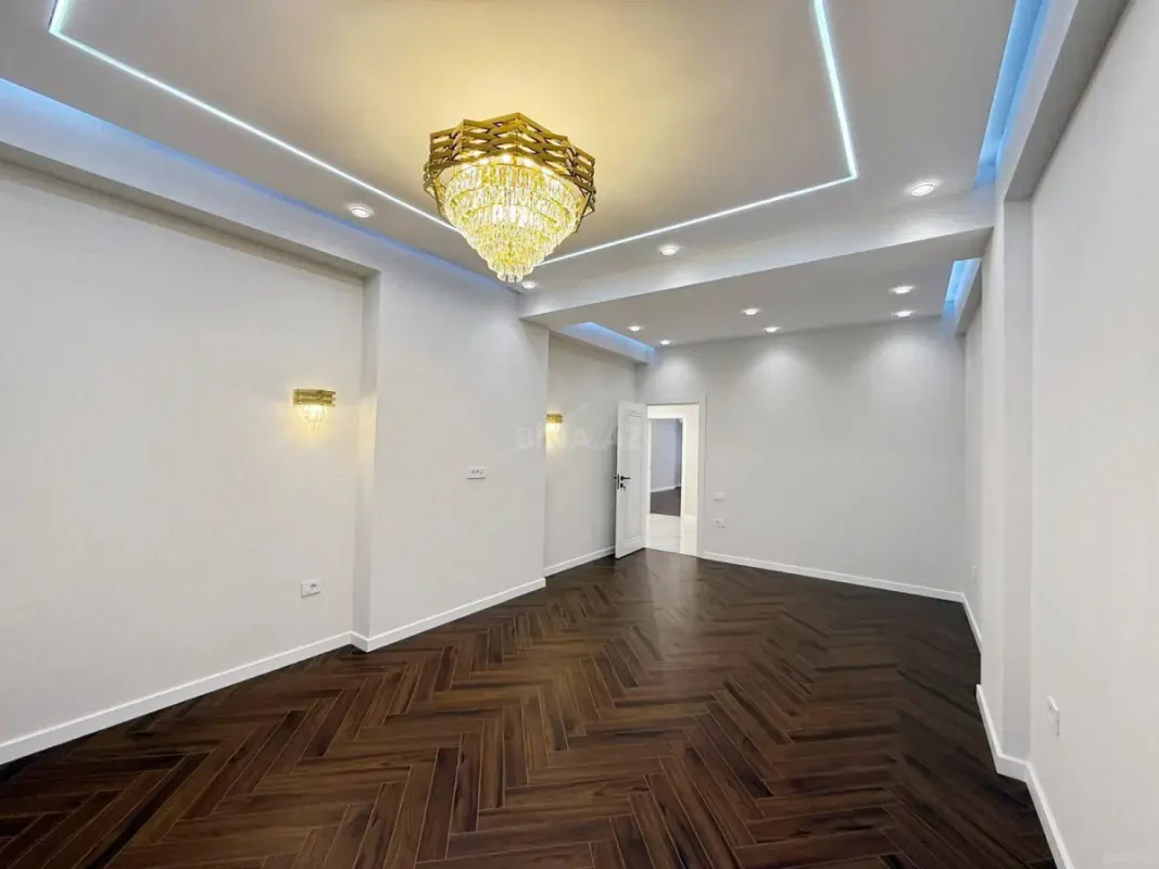 Satılır 3 otaqlı mənzil 138 m²