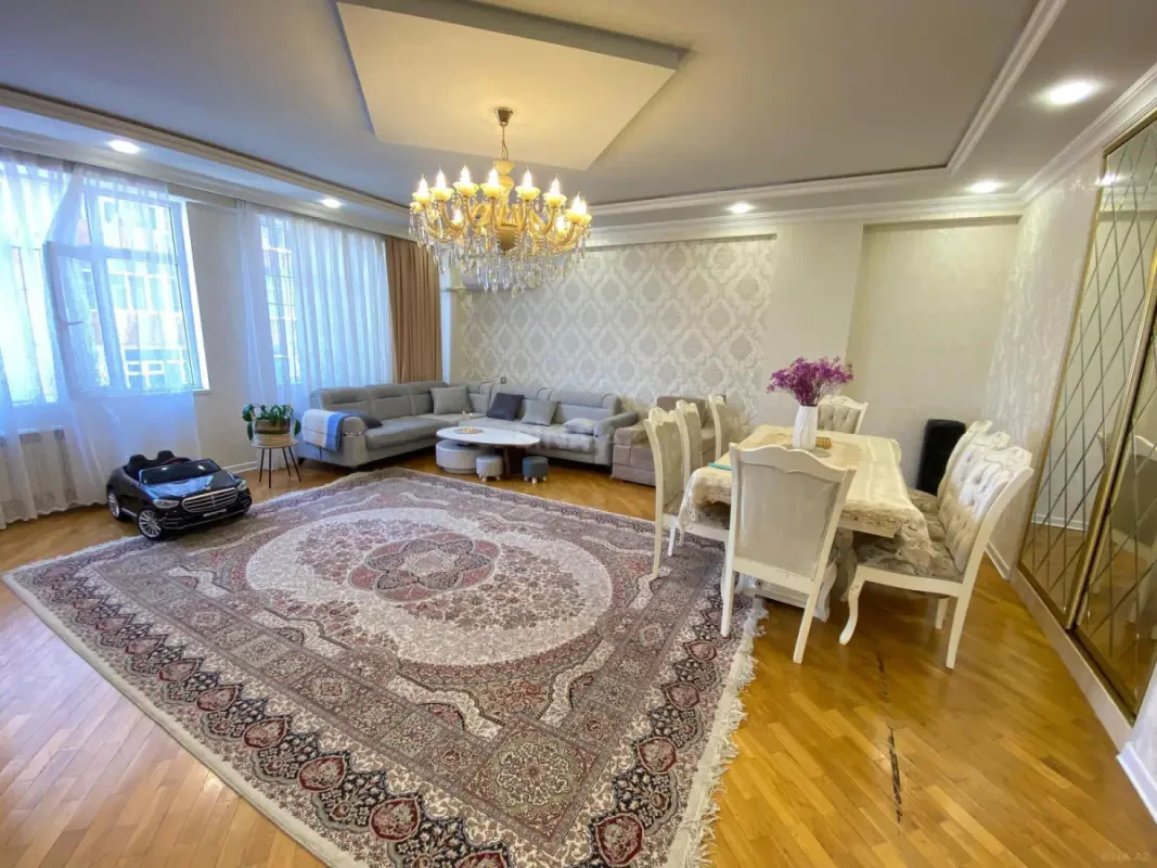 Satılır 3 otaqlı mənzil 135 m²